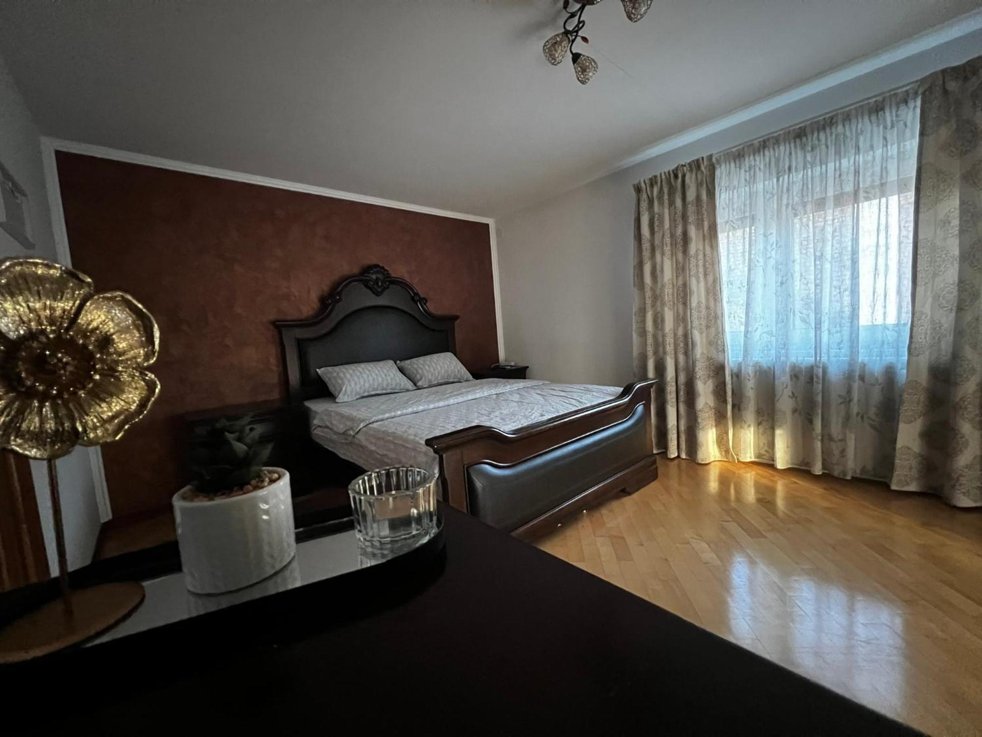 Guest House R & N Миеркуреа Сибиулу Екстериор снимка